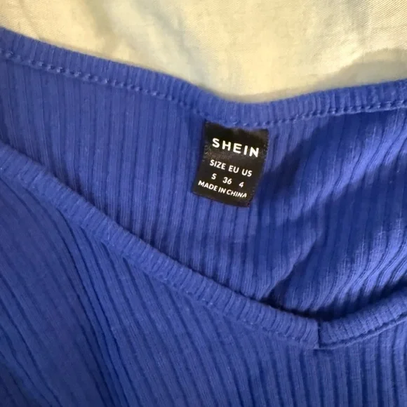 Blue Ribbed V-Neck Crop Top - Picture 2 of 3